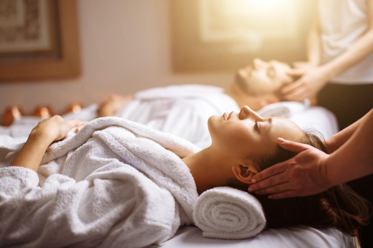 Strengthening Your Bond Through Touch: The Benefits of Couples Massage for Your Relationship